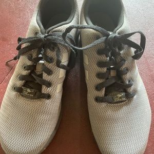 Adidas Torsion size 10.5 tennis shoes